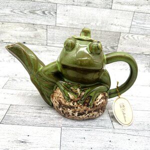 NWT‎ tii Collections Handcrafted Ceramic Frog Sitting on Rock Teapot